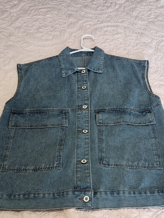 Jackets & Blazers - Sleeveless Denim Button-Up Vest in Medium Blue